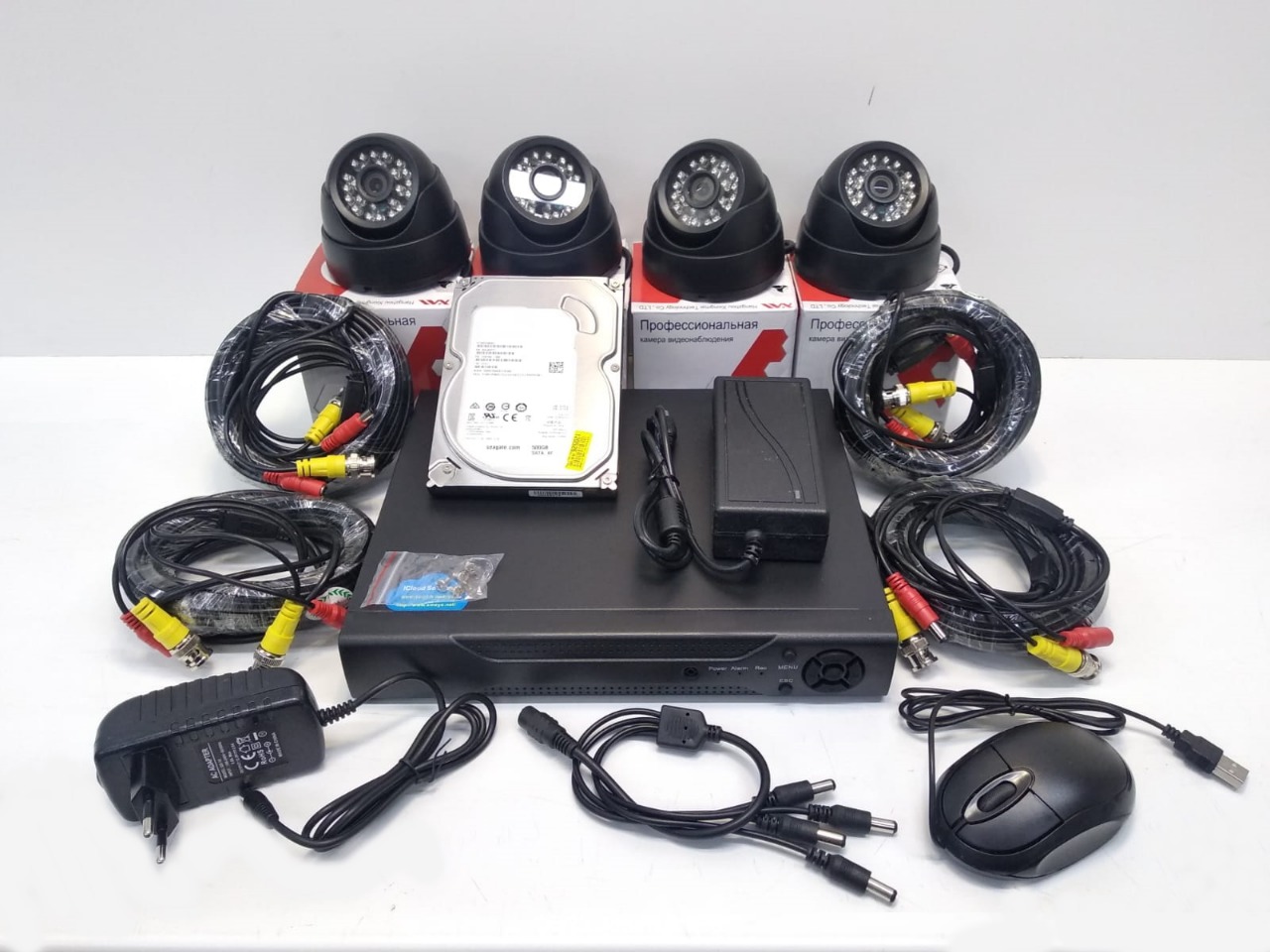 картинка Полный готовый комплект видеонаблюдения на 4 камеры Full HD (KIT4AHD300B1080P) от магазина Дом Видеонаблюдения (CCTVdom)