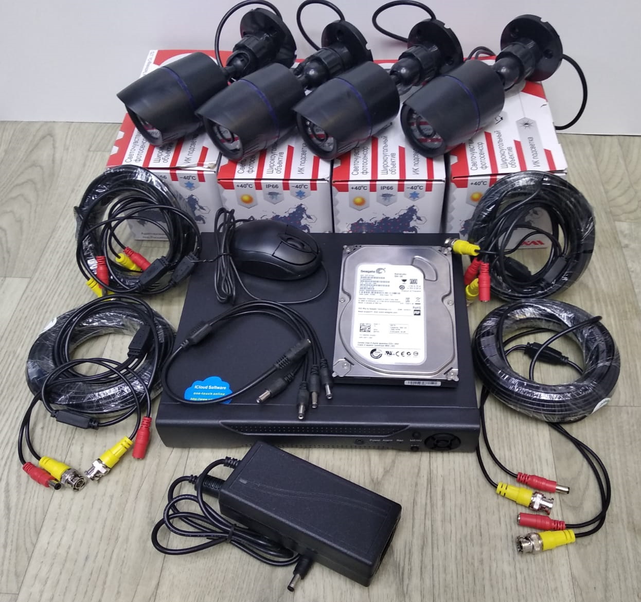 картинка Полный комплект AHD видеонаблюдения на 4 камеры 5мП (KIT4AHD100B5MP) от магазина Дом Видеонаблюдения (CCTVdom)